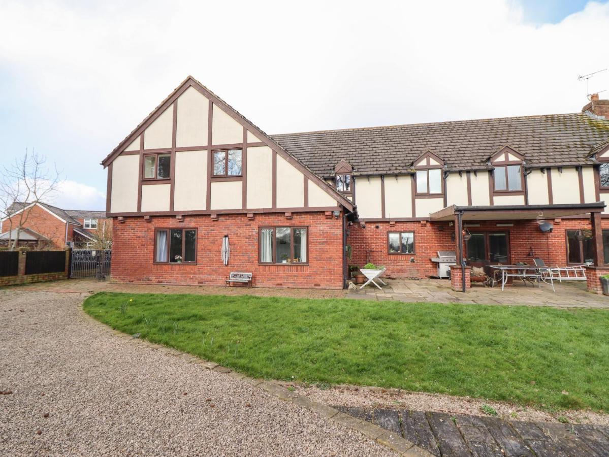 Maesbury Manor Villa Oswestry Exterior photo